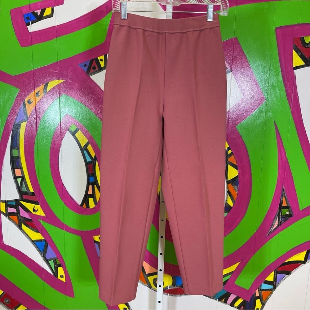 Bendover, Classic Pull On Dress Pants. Mauve. Size 6P. In excellent condition!